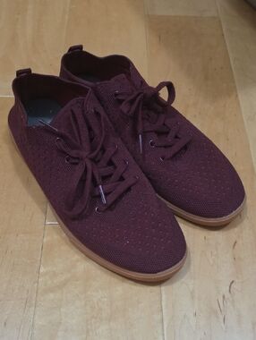 Suavs Men's Knit Lace-Up Sneakers in Burgundy with Tan Sole